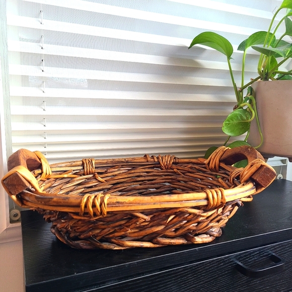 Vintage wicker basket with handles - Picture 1 of 3